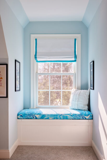 upholstered-window-bench-seat-blue-white