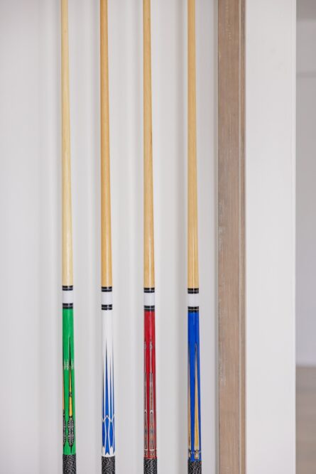 pool-cue-details-red-blue-white-green