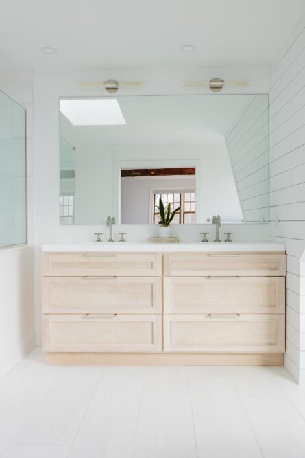 primary-bathroom-vanity-interior-design